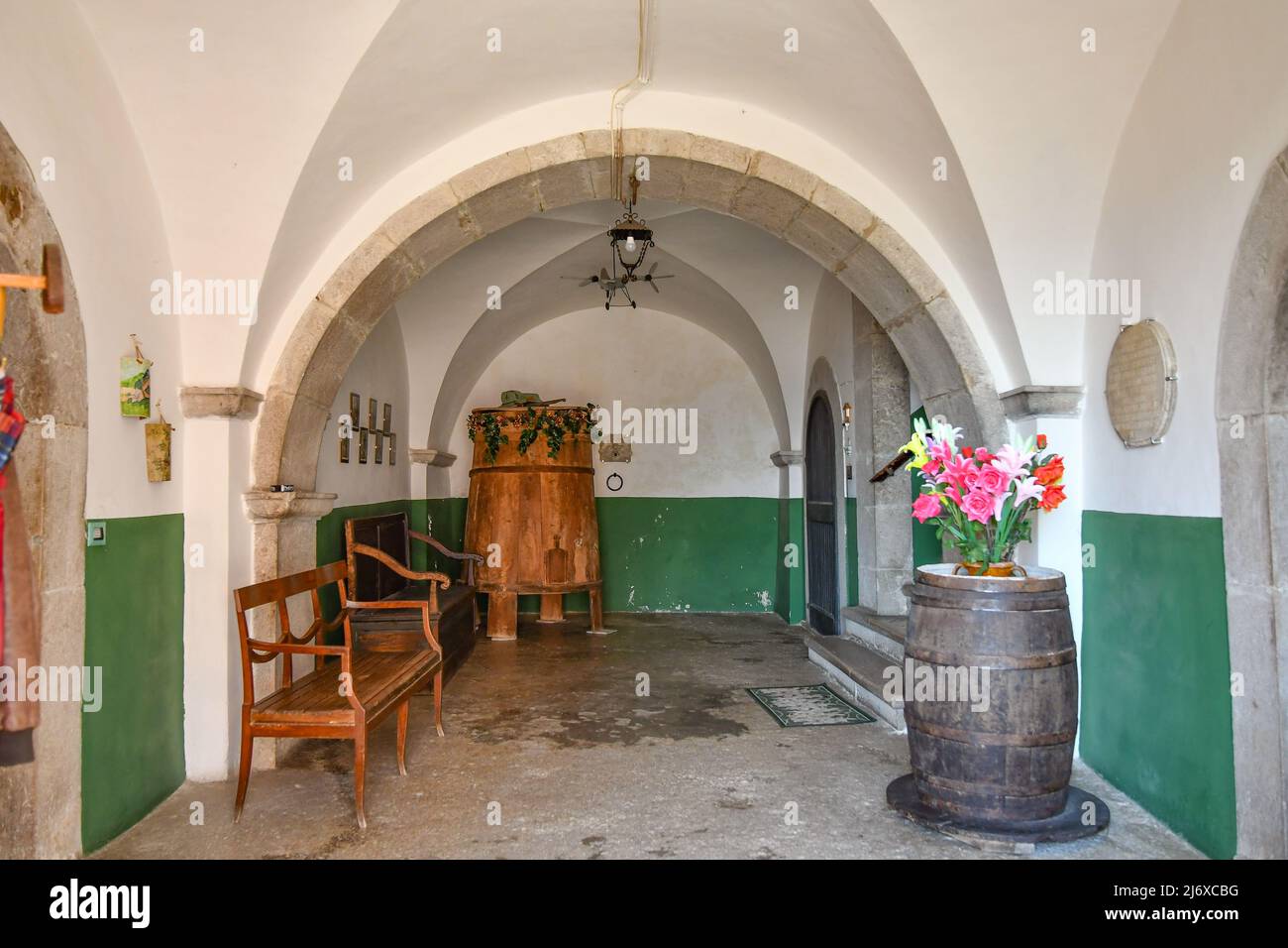 Entrée d'une ancienne maison à Morcone, village de la province de Benevento, Italie. Banque D'Images