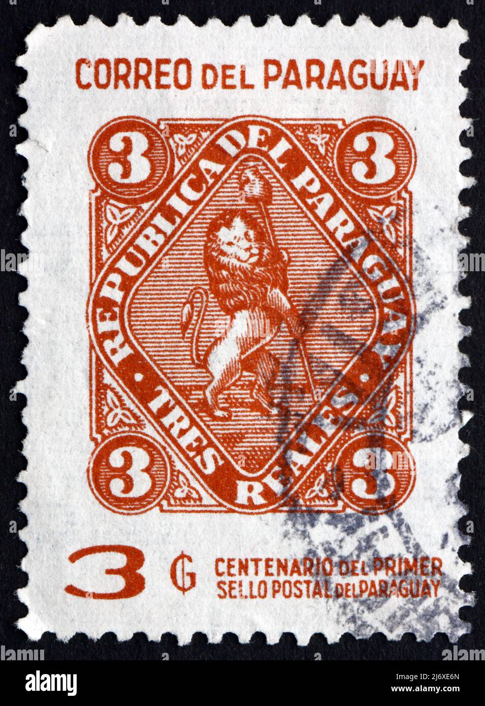 PARAGUAY - VERS 1970: Un timbre imprimé au Paraguay montre vigilants Lion soutenant Liberty Cap, 1st Paraguayan Postage Stamp, Centenaire, vers 1970 Banque D'Images