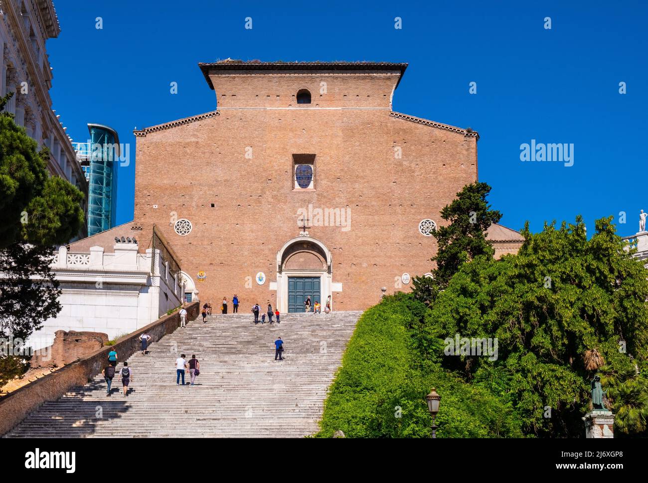 Rome, Italie - 25 mai 2018 : Basilique Sainte Marie de l'autel du ciel, Santa Maria à Ara Coeli avec des escaliers monumentaux à Campidoglio Capitoline hil Banque D'Images