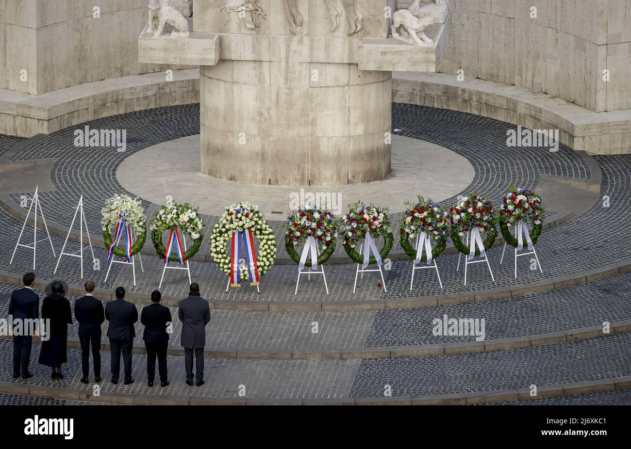 2022-05-04 20:23:16 AMSTERDAM - vue d'ensemble pendant le jour national du souvenir sur la place du Dam. ANP POOL KOEN VAN WEEL pays-bas OUT - belgique OUT Banque D'Images