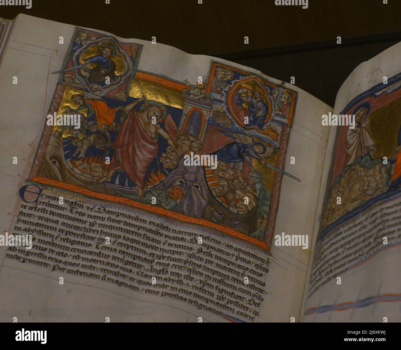 Apocalypse. Avec le commentaire de Berengaudus de Ferrière (840-892) et de Haimo Autissiodorensis (Haimo d'Auxerre) (mort ca. 865). London, Winchester ou Salisbury (Angleterre), c. 1265-1275. Illuminateurs : artistes collaborateurs d'un atelier d'anglais. Manuscrit sur parchemin. FOL. 68v. Miniature montrant les trois damnuations du diable: La chute des anges rebelles, le naufeur de l'Enfer et Satan est jeté dans le tourment éternel de l'Enfer. Musée Calouste Gulbenkian. Lisbonne, Portugal. Banque D'Images