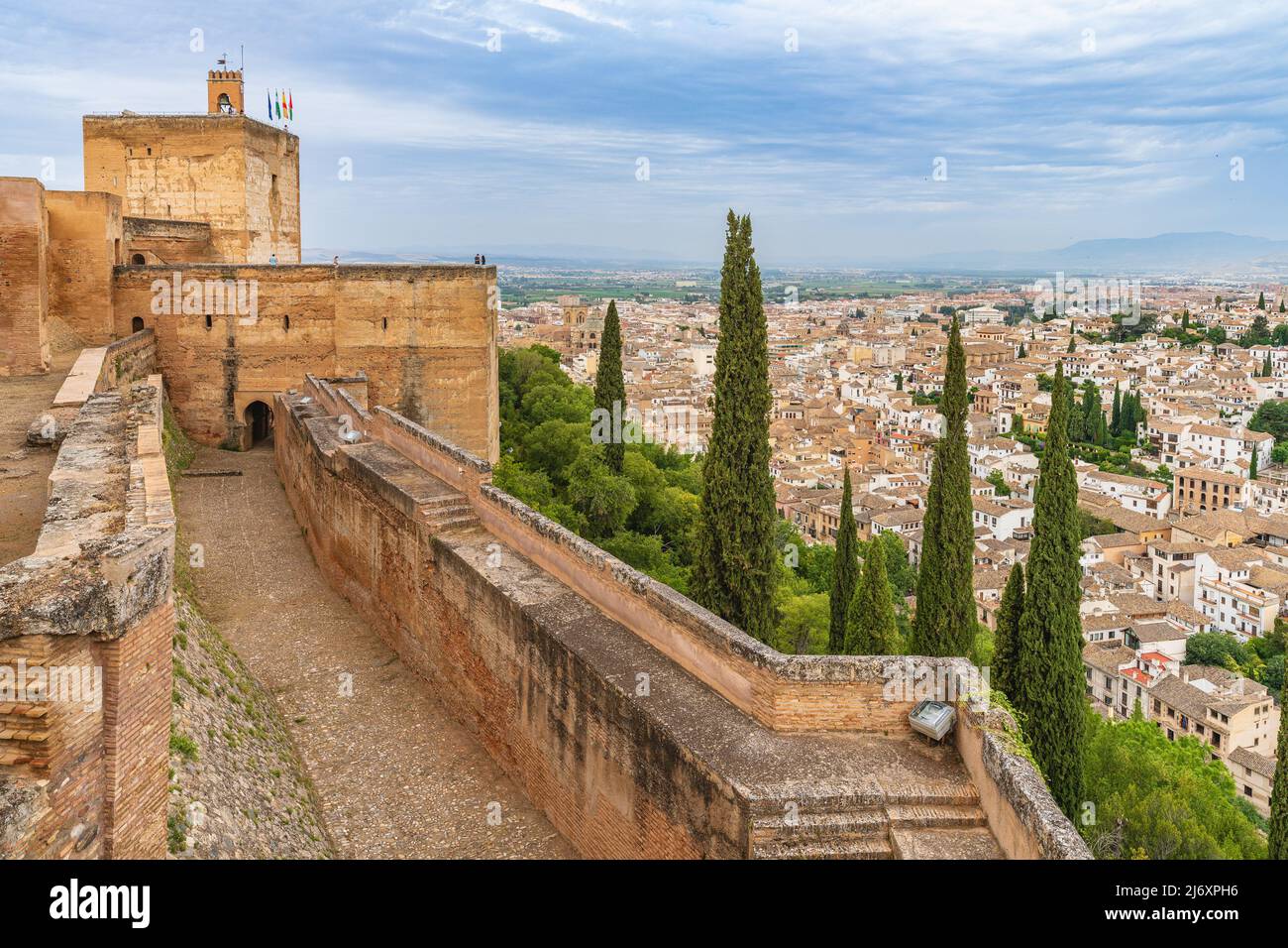 Vue sur l'Alhambra dans la ville andalouse de Grenade, en Espagne. Banque D'Images