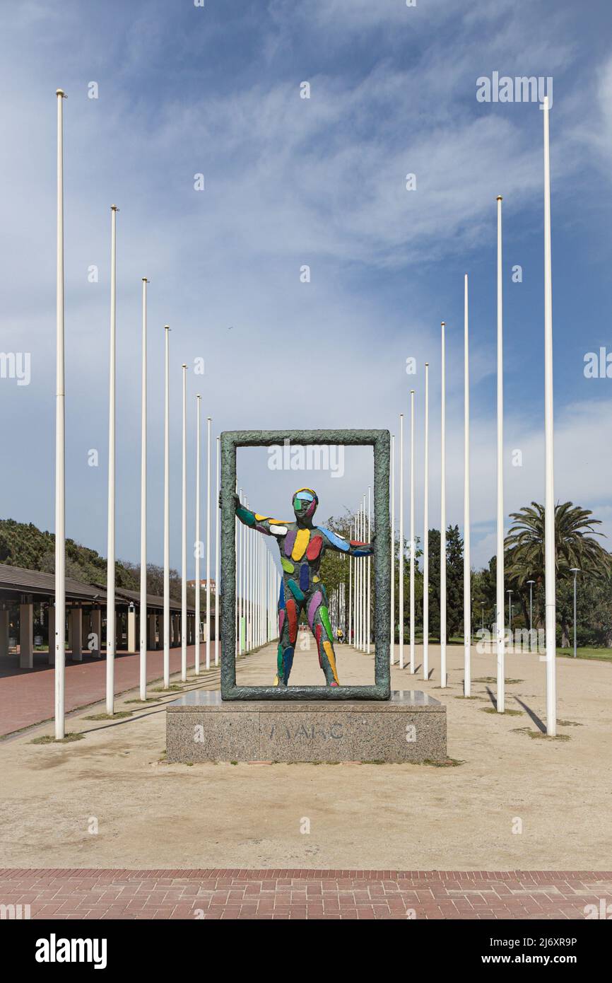 BARCELLONA, ESPAGNE-30 AVRIL 2022: Statue néo-expressionniste 'arc' ('Frame') de Robert Llimos sur Placa dels Voluntaris Banque D'Images