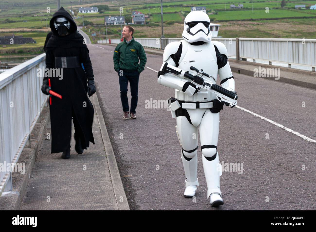 Personnages de Star Wars au festival « soyez avec vous » de mai 4th sur la côte de Skellig, Portmagee, comté de Kerry, Irlande Banque D'Images