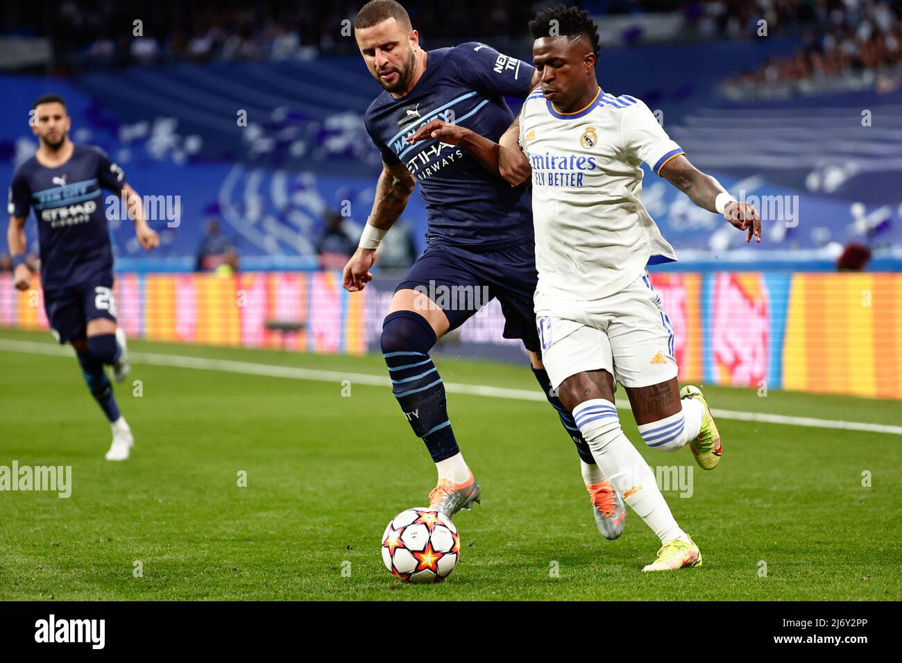 Espagne. 04th mai 2022. Vinicius Junior du Real Madrid en action avec Kyle Walker de Manchester City pendant le match semi final de la Ligue des champions de l'UEFA entre le Real Madrid et Manchester City au stade Santiago Bernabeu de Madrid. Crédit : DAX Images/Alamy Live News Banque D'Images