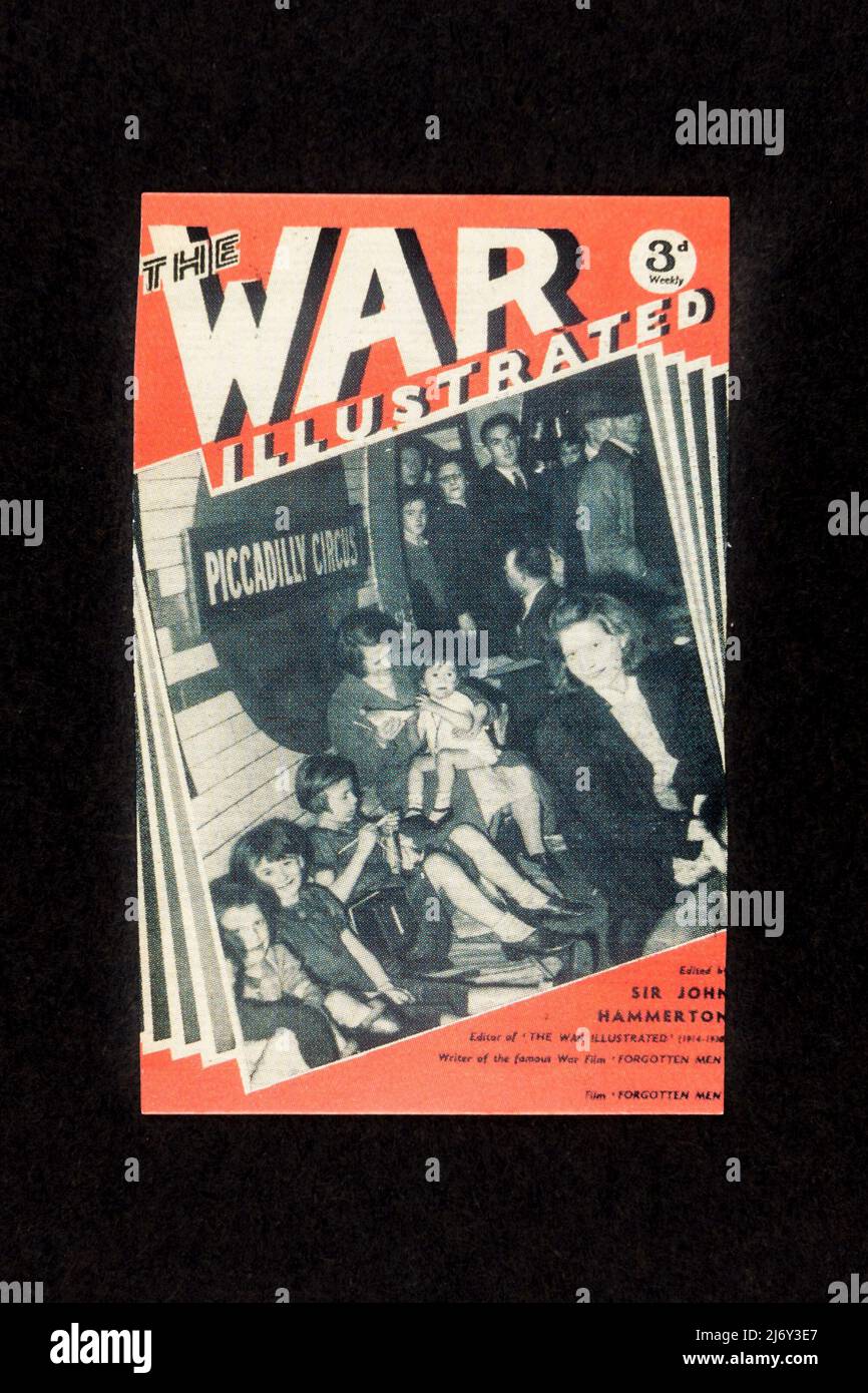 Réplique de la couverture de 'The War Illustrated' montrant des childeren qui se trouvent dans le métro de Londres pendant la Seconde Guerre mondiale. Banque D'Images