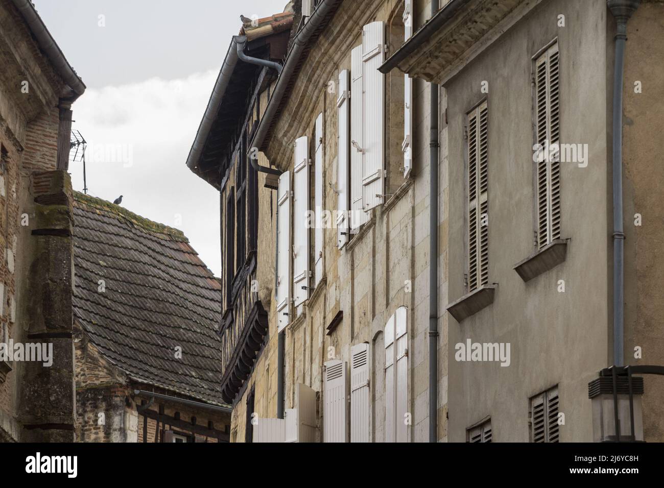 Photo des bâtiments médiévaux typiques d'un village français, bergerac, dans l'après-midi. Bergerac est une sous-préfecture du département de la Dordogne, dans le Banque D'Images