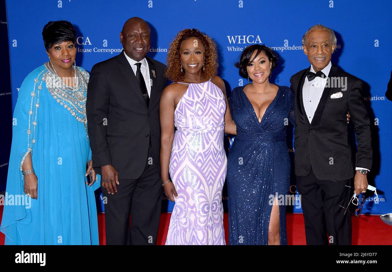 Benjamin Crump, Joy-Ann Reid et Al Sharpton arrivent au dîner des correspondants de la Maison Blanche 2022 qui s'est tenu à l'hôtel Hilton de Washington le 30 avril 2022 à Washington, D.C. © Tammie Arroyo / AFF-USA.com Banque D'Images Benjamin Crump, Joy-Ann Reid et Al Sharpton arrivent au dîner des correspondants de la Maison Blanche 2022 qui s'est tenu à l'hôtel Hilton de Washington le 30 avril 2022 à Washington, D.C. © Tammie Arroyo / AFF-USA.com Banque D'Images