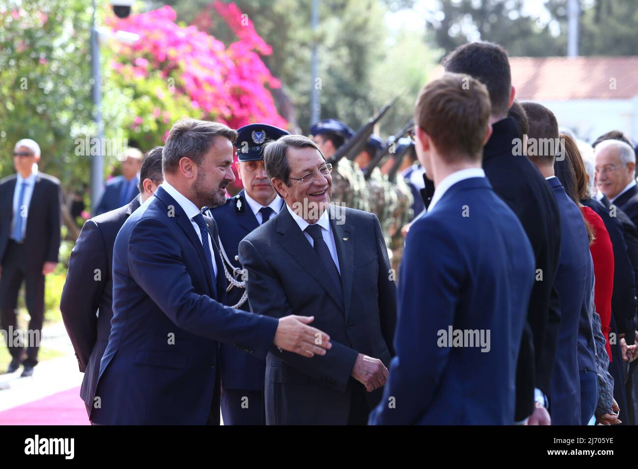 Nicos Anastasiades et Xavier Bettel sont les grands membres de la délégation, Nicosie, Chypre, le 5 mai 2022. Le Premier ministre luxembourgeois, M. Xavier Bettel, se rend à Chypre et est reçu par le Président de la République, M. Nicos Anastasiades, au Palais présidentiel. (Photo de Kostas Pikoulas/Sipa USA). Banque D'Images