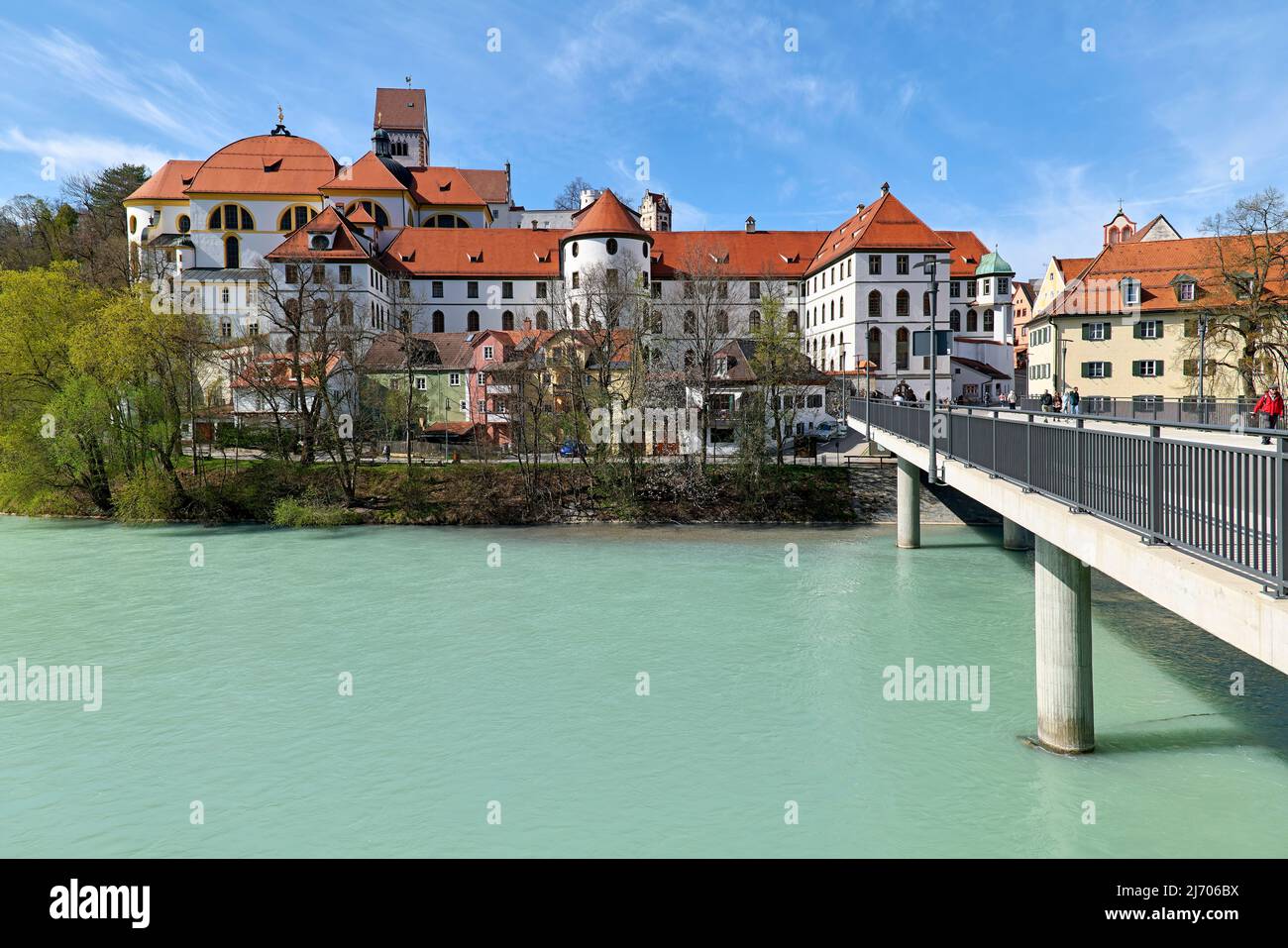 Allemagne Bavière route romantique. Füssen. Abbaye de Saint-Mang et musée sur la rivière Lech Banque D'Images