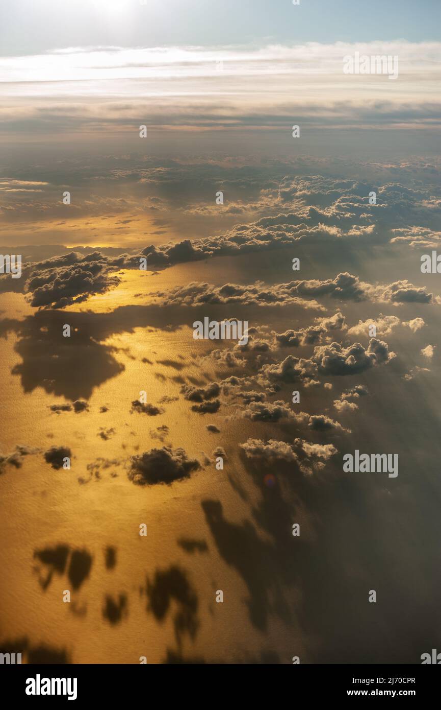 Prise de vue aérienne de la côte est du Japon, à partir d'environ 35000 pieds. Banque D'Images