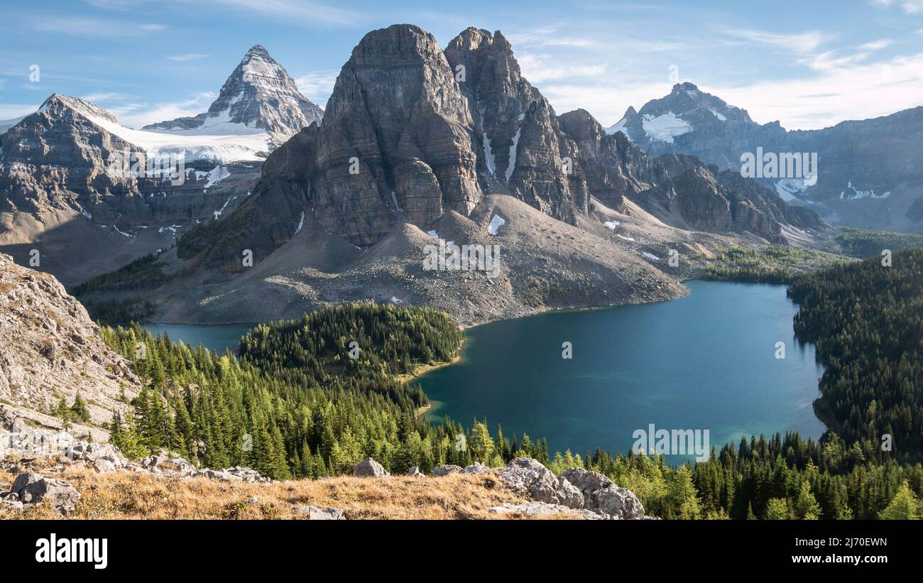 Magnifique vue sur les montagnes et le lac, parc provincial Mt Assiniboine, Canada Banque D'Images