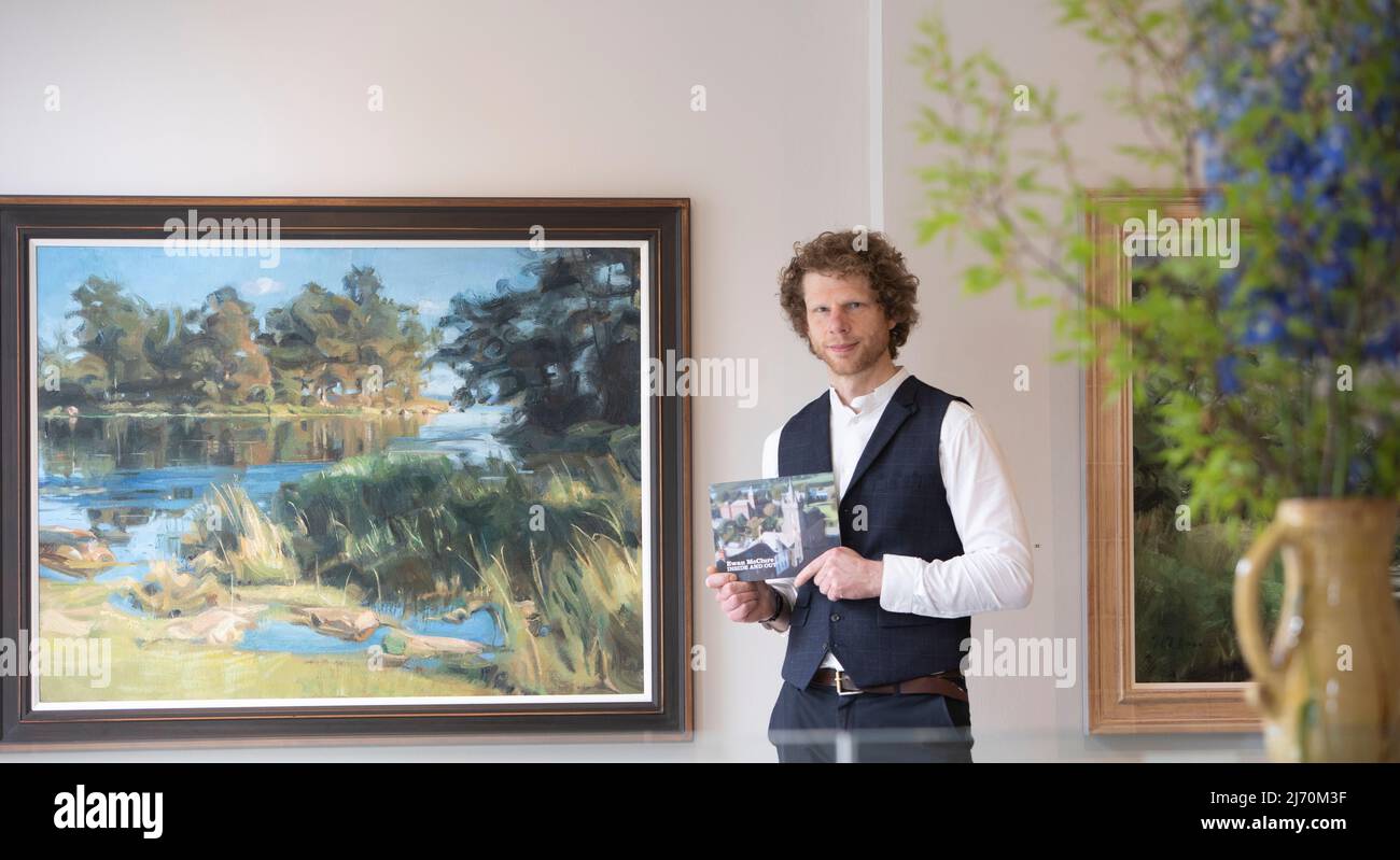 Édimbourg. Écosse. ROYAUME-UNI. 5th mai 2022. La galerie écossaise pour la nouvelle exposition d'Ewan McClure à l'intérieur comme à l'extérieur. Cette exposition présente des peintures encore en vie avec des compositions complexes vues à travers des miroirs inclinés pour jouer avec des idées de profondeur et d'illusion, ainsi que ses interprétations personnelles d'être immergé dans les paysages de Kirkcudbright. Photo: Pako Mera/Alay Live News Banque D'Images
