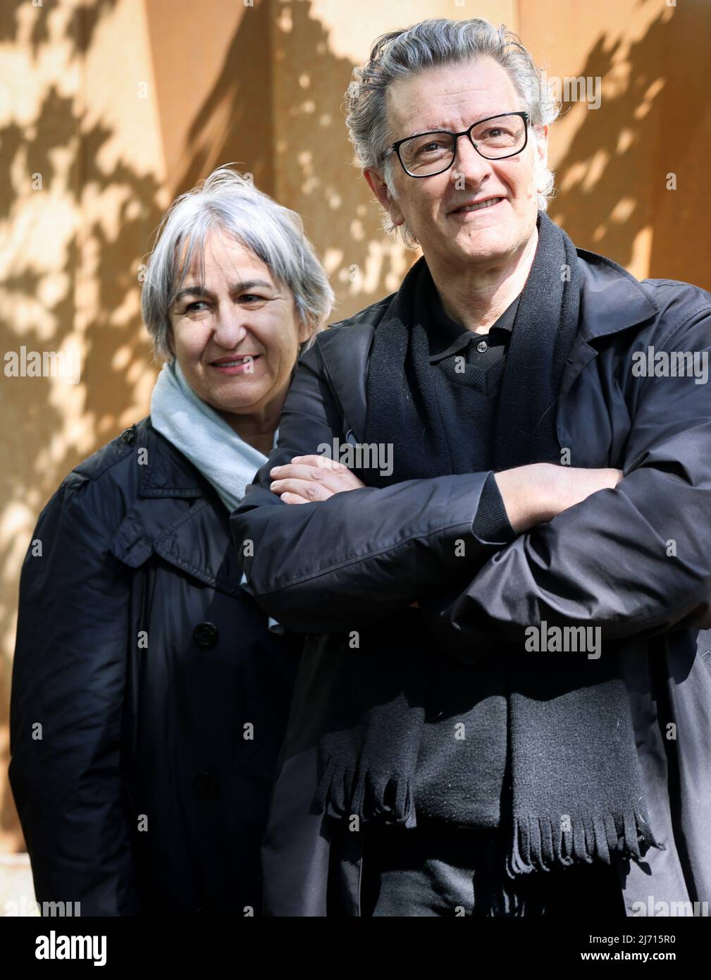 05 mai 2022, Hambourg : Anne Lacaton et Jean-Philippe vassal, architectes,  souriez lors d'une visite de l'usine culturelle de Kampnagel. La société  d'architecture française Lacaton&vassal, qui a reçu le prix Pritzker 2021,