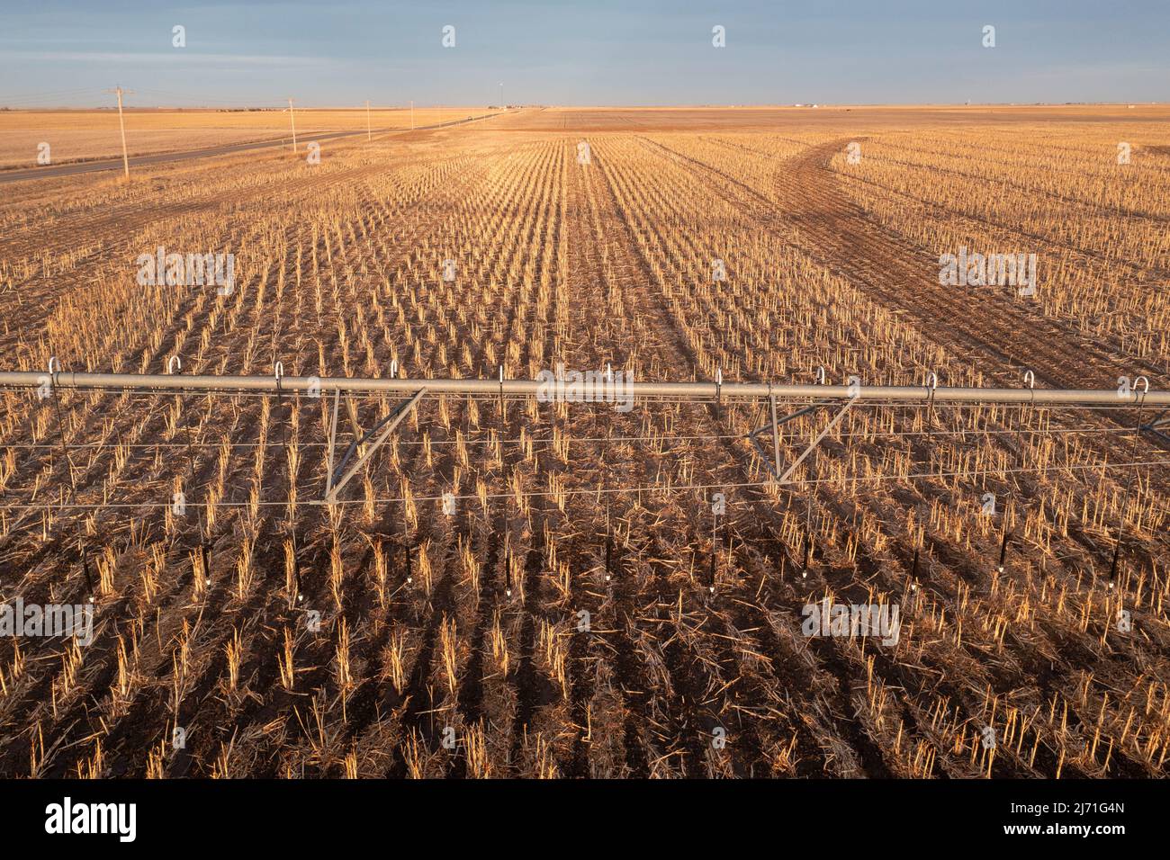 Turpin, Oklahoma - Centre de l'équipement d'irrigation pivot au début du printemps sur une ferme dans la panhandle de l'Oklahoma. Banque D'Images