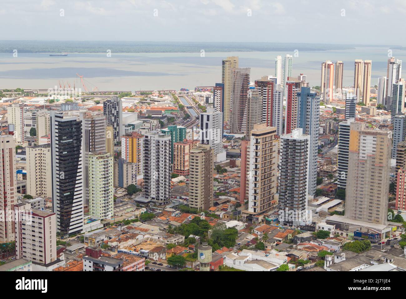 Bâtiments dans la ligne d'horizon de Belém, Pará, Amazone, Brésil. Banque D'Images