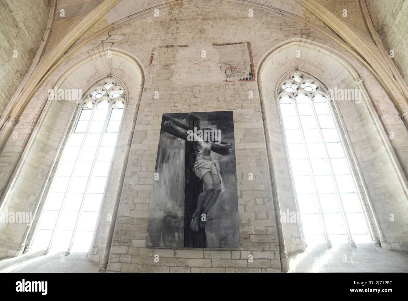 France. Vaucluse (84). Avignon. La chapelle principale abrite des expositions d'art comme ici ' Tigers et Vulturss' de l'artiste chinois Yan PEI-Ming (summ Banque D'Images