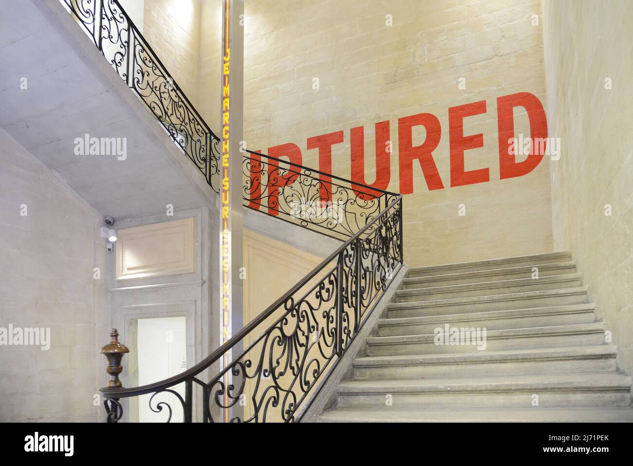 France. Vaucluse (84). Avignon.sur les murs des demeures qui abritent la collection d'art contemporain se trouvent des œuvres de Jean-Michel Basquiat, sol Lew Banque D'Images