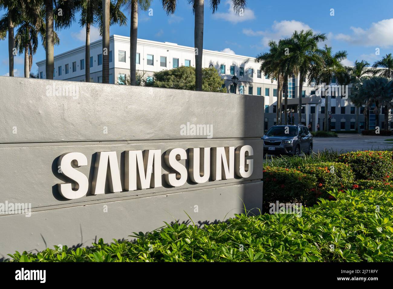 Doral, FL, Etats-Unis - 1 janvier 2022 : signe du bureau de coopération Samsung Electronics Amérique latine à Doral, FL, Etats-Unis. Banque D'Images