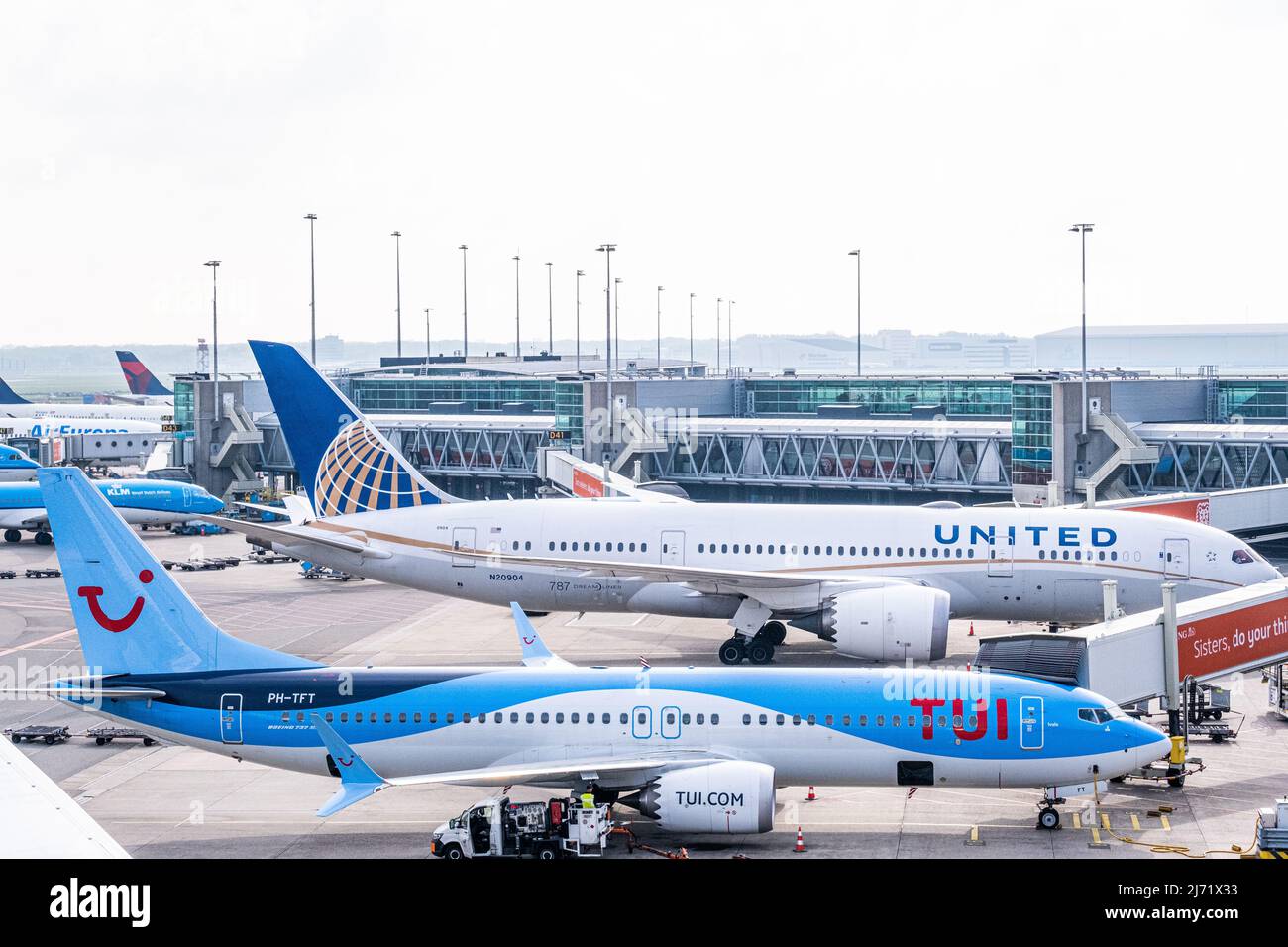 2022-05-01 09:29:13 AMSTERDAM 06-04-2022. Un Boeing 737 de la compagnie  aérienne Tui a été mis à terre à l'aéroport d'Amsterdam. Le syndicat FNV  craint que le « chaos » ne surgira à