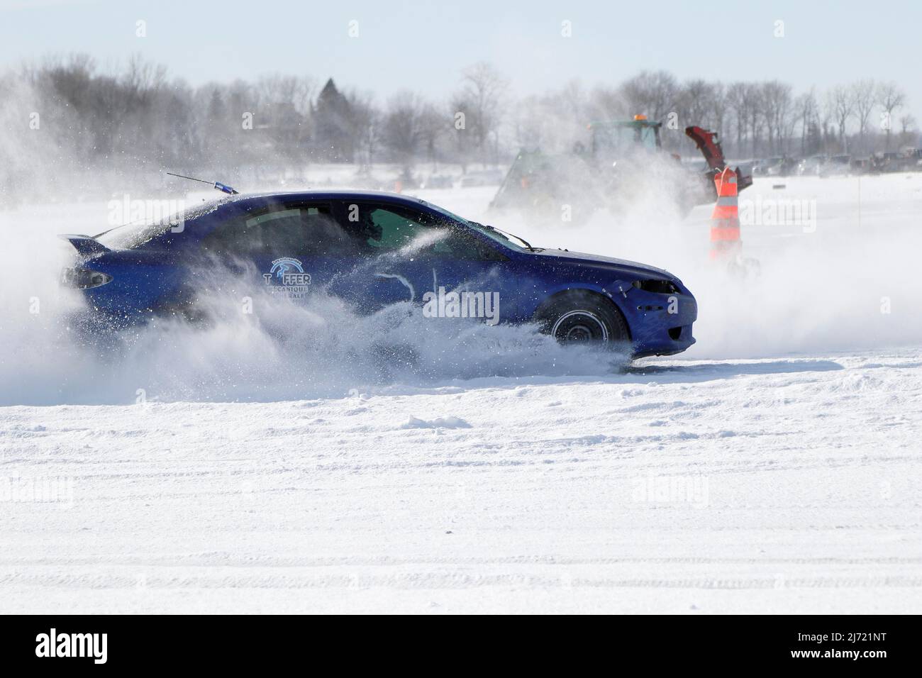 Course de voitures d'hiver, chasse-neige, fleuve Saint-Laurent, province de  Québec, Canada Photo Stock - Alamy
