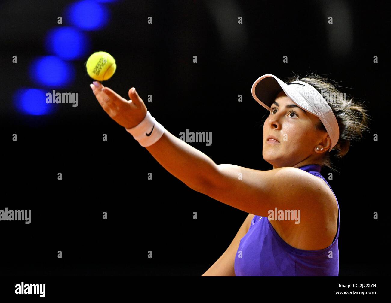 Bianca Andreescu CAN, Aktion, Aufschlag, Grand Prix de tennis Porsche, Porsche-Arena, Stuttgart, Baden-Wuerttemberg, Allemagne Banque D'Images