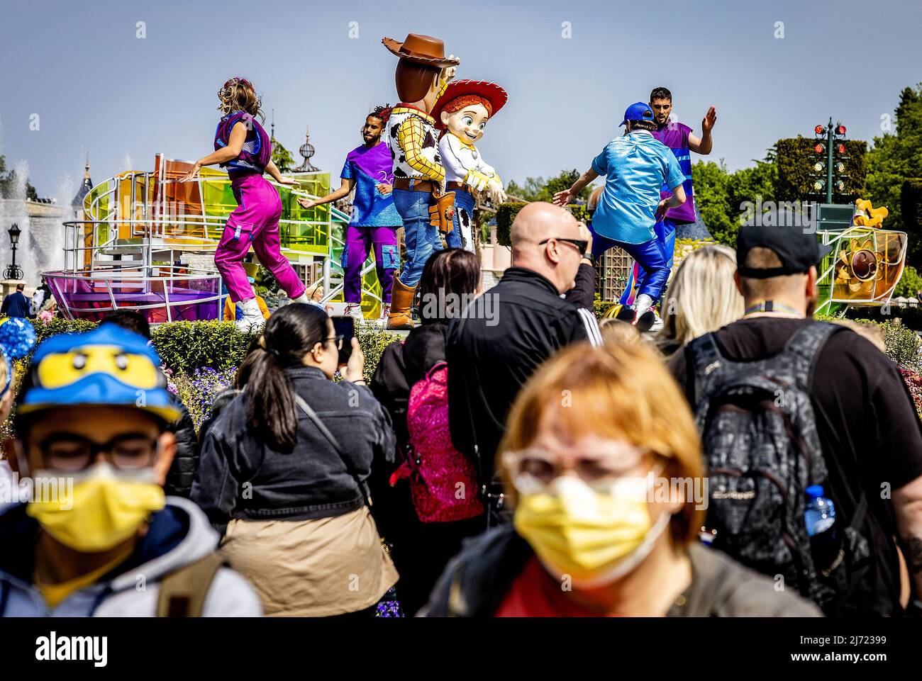 2022-05-03 12:28:43 03-05-2022, Paris - beaucoup de Hollandais sont en vacances à Disneyland Paris en France. La foule à Disneyland Paris pendant les vacances de mai. Photo: ANP / Hollandse Hoogte / Jeffrey Groeneweg pays-bas sortie - belgique sortie Banque D'Images