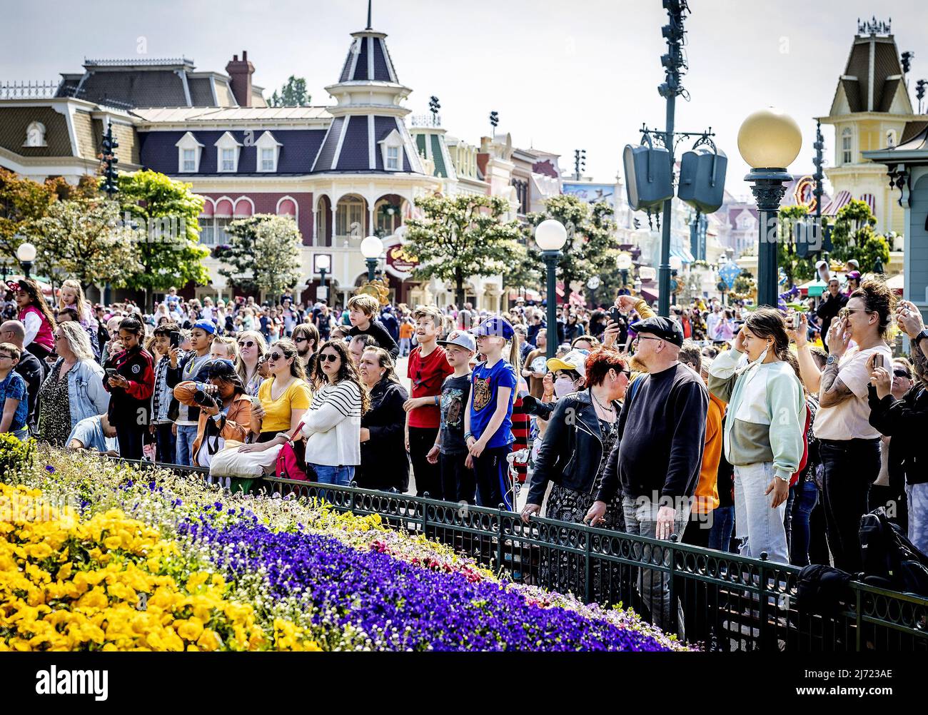 2022-05-03 12:28:16 03-05-2022, Paris - beaucoup de Hollandais sont en  vacances à Disneyland Paris en France. La foule à Disneyland Paris pendant  les vacances de mai. Photo: ANP / Hollandse Hoogte /