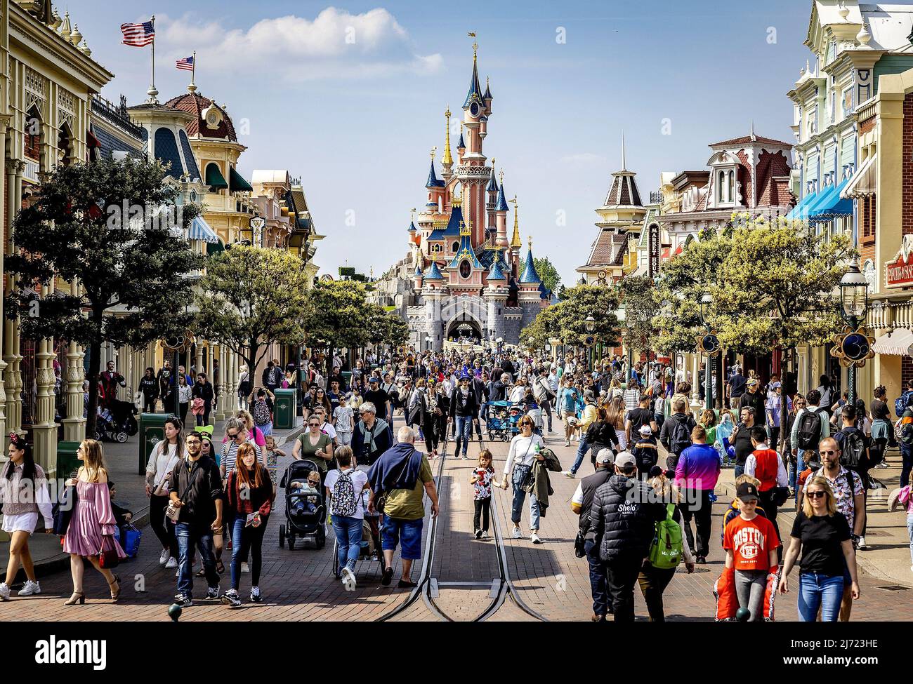 2022-05-03 15:38:50 03-05-2022, Paris - beaucoup de Hollandais sont en vacances à Disneyland Paris en France. La foule à Disneyland Paris pendant les vacances de mai. Photo: ANP / Hollandse Hoogte / Jeffrey Groeneweg pays-bas sortie - belgique sortie Banque D'Images