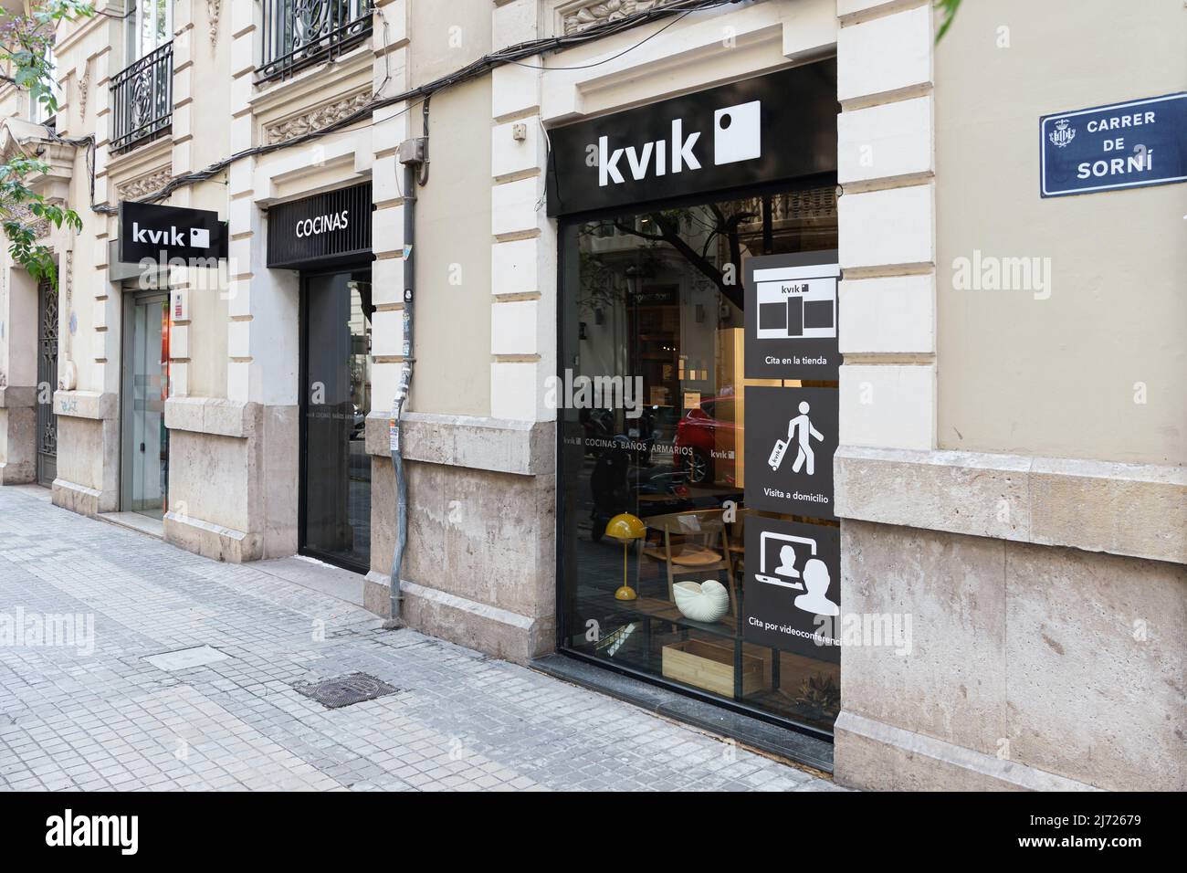 VALENCIA, ESPAGNE - 05 MAI 2022: Kvik est une entreprise danoise spécialisée dans les cuisines et salles de bains modernes à bas prix Banque D'Images