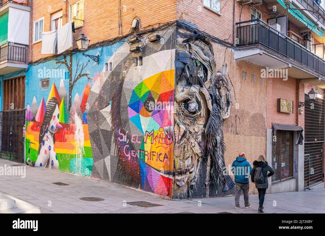 'Mixed Chimp' est une fresque collaborative de l'artiste espagnol Okuda (alias Okuda San Miguel, Okudart) et l'artiste portugais Bordalo II Madrid, Espagne Banque D'Images