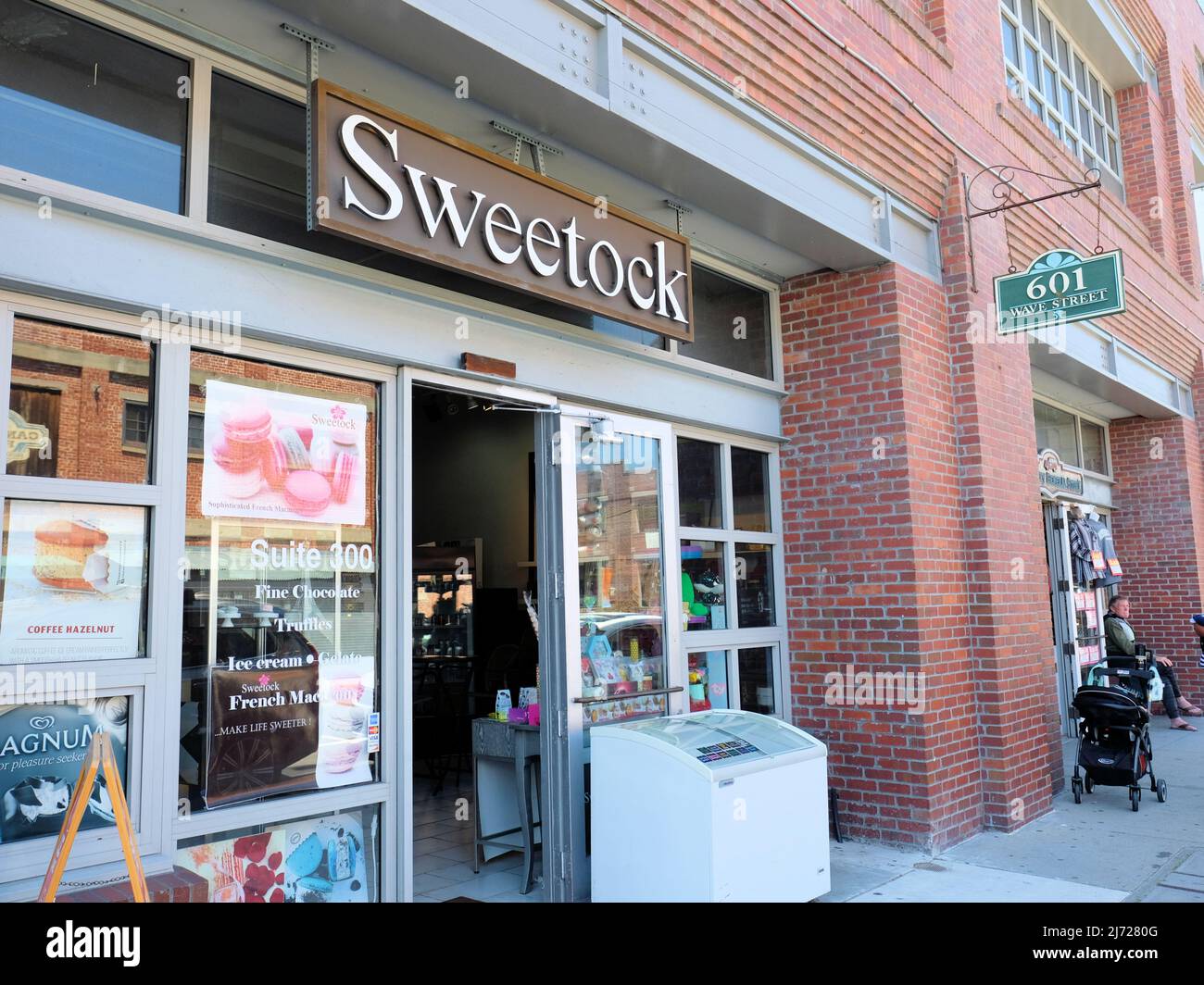 Sweeetock, un magasin de détail spécialisé dans le chocolat, les macarons français, la crème glacée et le pain à Cannery Row; magasins à Monterey, Californie, États-Unis. Banque D'Images