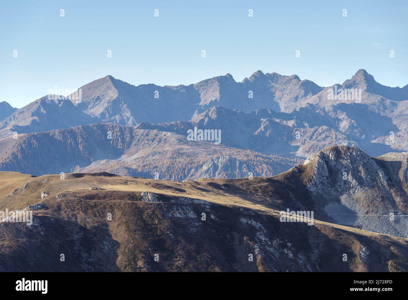 Vallée de Stura di Demonte, vue au-dessus du col de la rivière Fauniera, chaîne de montagnes des Alpes cottiennes, région du Piémont, Italie Banque D'Images