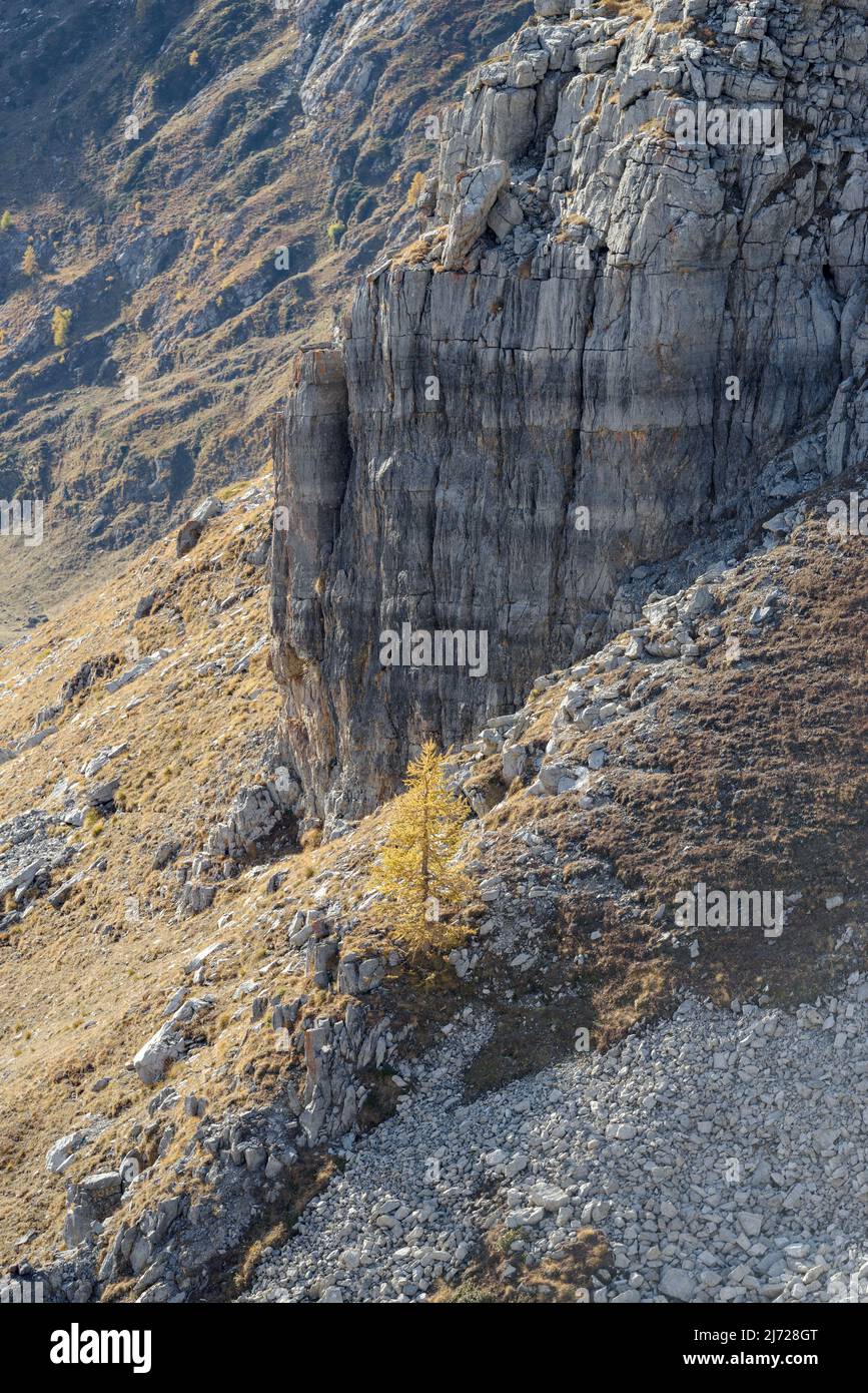 Vallée de Stura di Demonte, vue au-dessus du col de la rivière Fauniera, chaîne de montagnes des Alpes cottiennes, région du Piémont, Italie Banque D'Images
