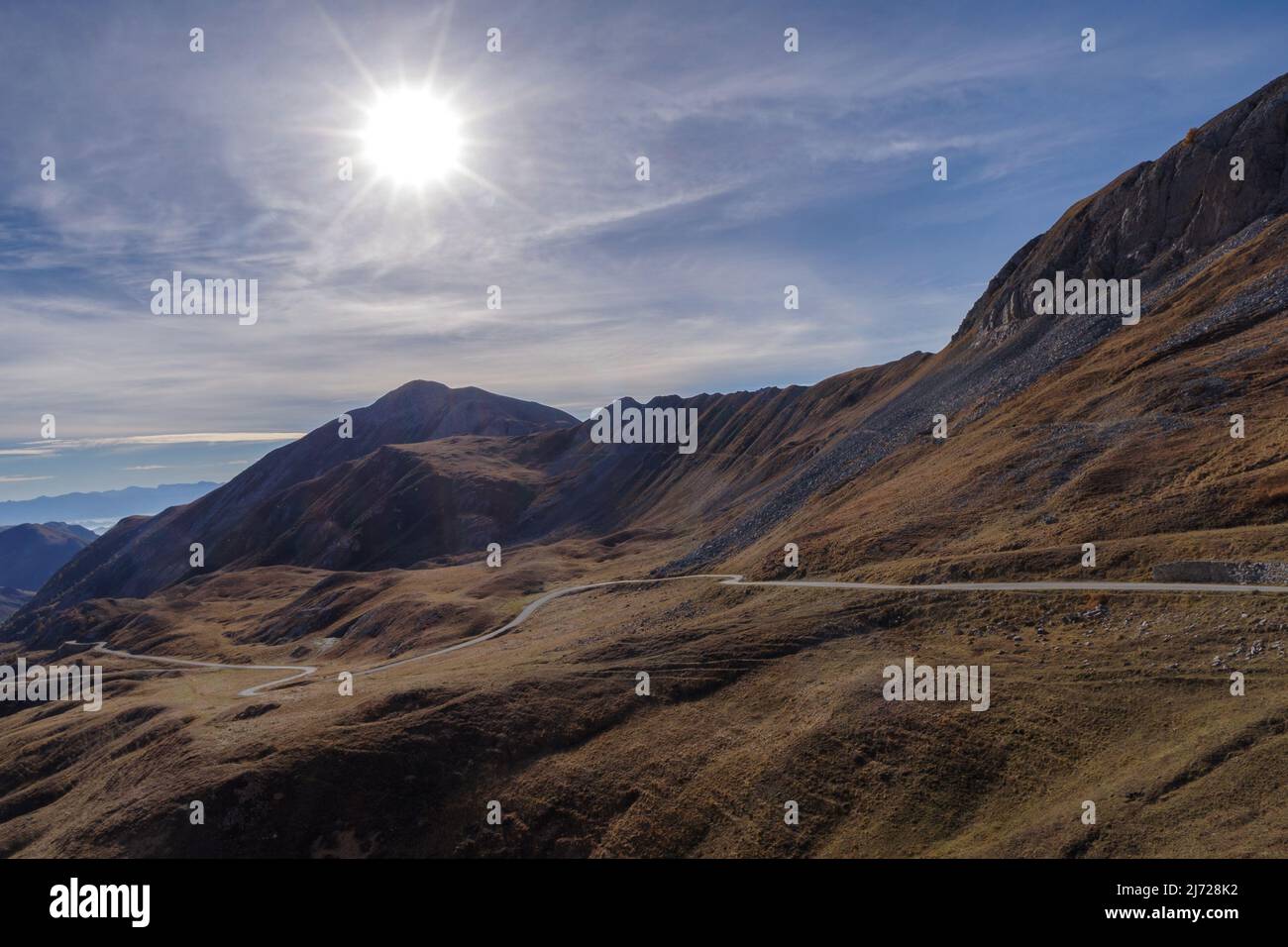Vallée de Stura di Demonte, vue au-dessus du col de la rivière Fauniera, chaîne de montagnes des Alpes cottiennes, région du Piémont, Italie Banque D'Images