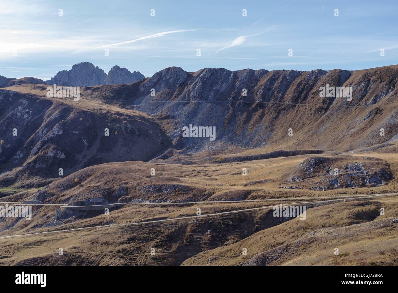 Vallée de Stura di Demonte, vue au-dessus du col de la rivière Fauniera, chaîne de montagnes des Alpes cottiennes, région du Piémont, Italie Banque D'Images
