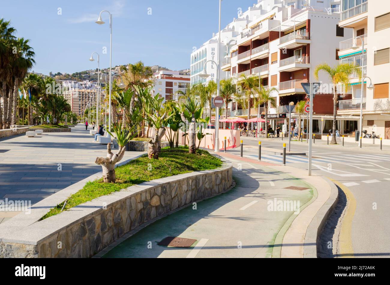 ALMUNECAR, ESPAGNE - 02 MARS 2022 littoral dans une ville espagnole située au sud-ouest de la Costa Granadina, dans la province de Grenade Banque D'Images