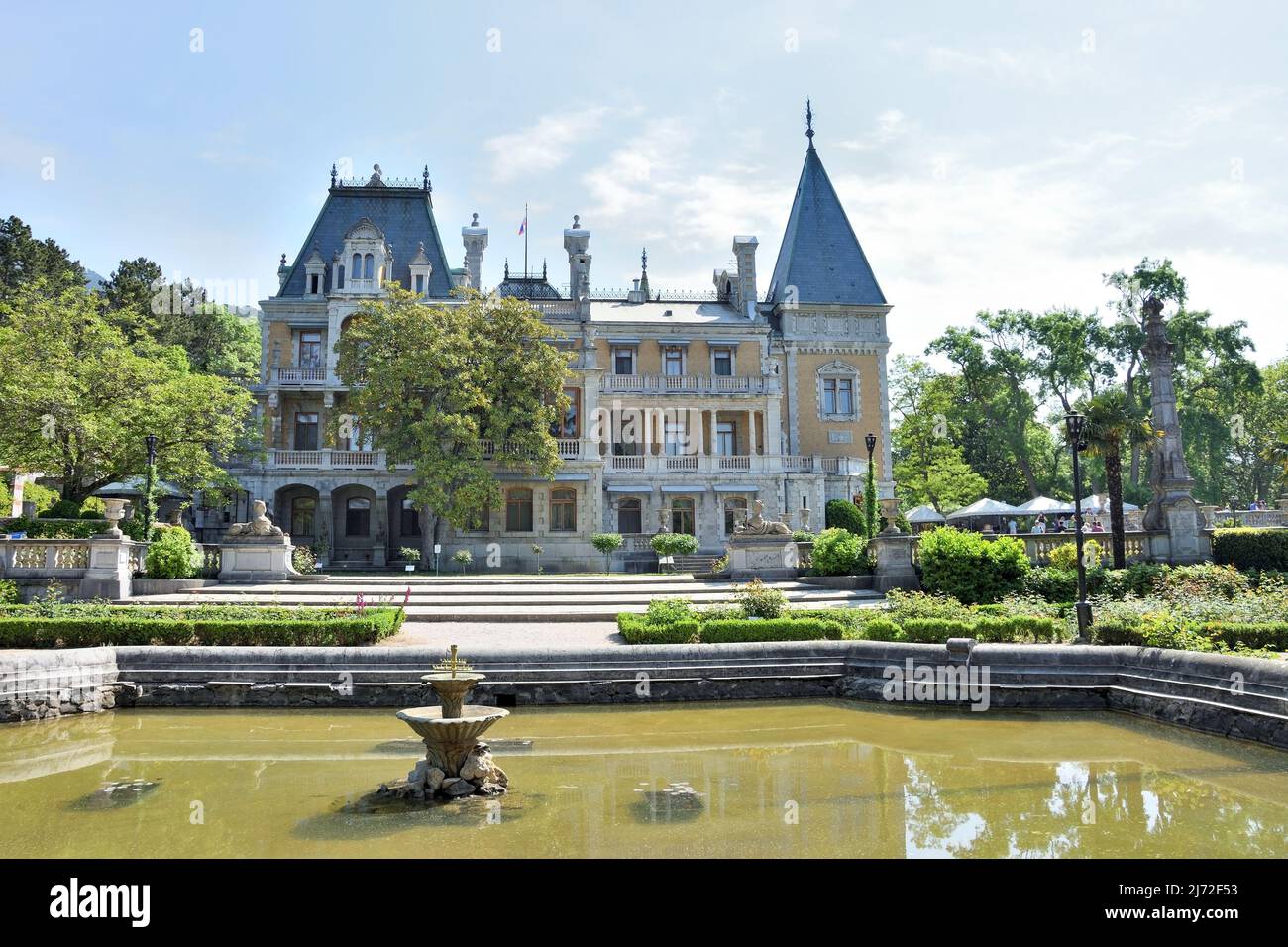 GASPRA, CRIMÉE – 04 JUIN 2019 : Palais Massandra le jour du printemps. Le palais Massandra de l'empereur Alexandre III est situé dans la haute Massandra sur le Sou Banque D'Images