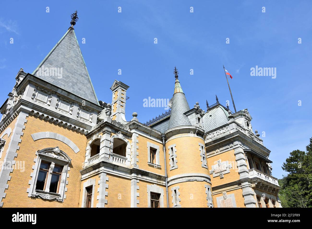GASPRA, CRIMÉE – 04 JUIN 2019 : Palais Massandra le jour du printemps. Le palais Massandra de l'empereur Alexandre III est situé dans la haute Massandra sur le Sou Banque D'Images