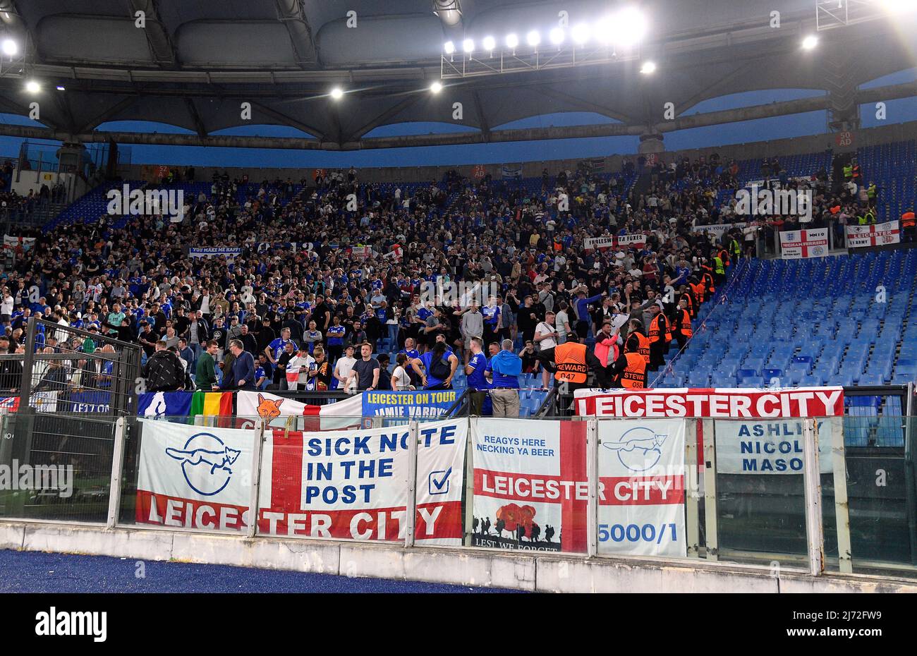 Leicester City fans dans les stands devant la demi-finale de l'UEFA Europa Conference League, deuxième match au Stadio Olimpico, Rome. Date de la photo: Jeudi 5 mai 2022. Banque D'Images