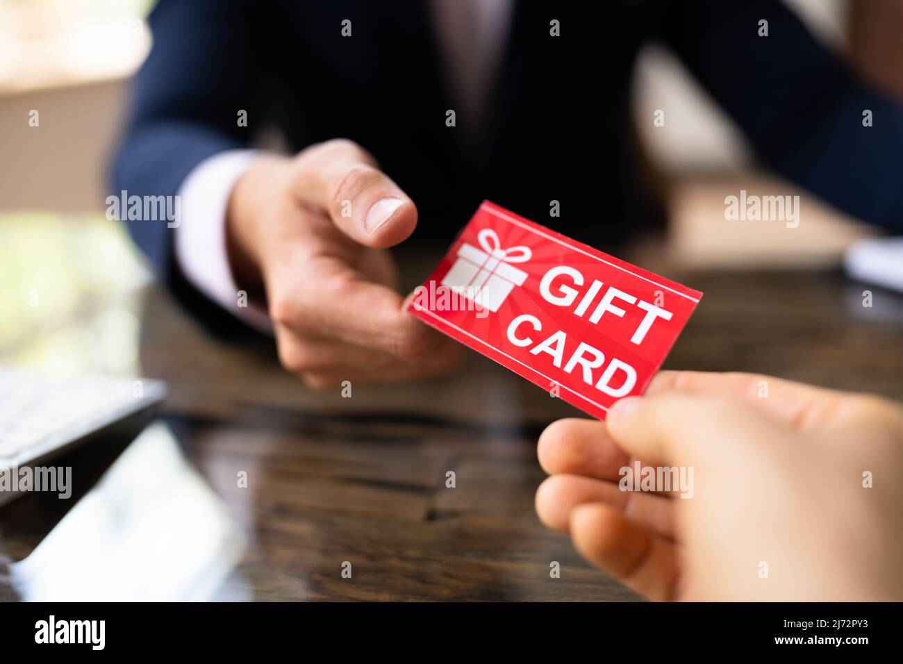 Conserver le bon d'échange et le billet de la carte-cadeau Photo Stock -  Alamy