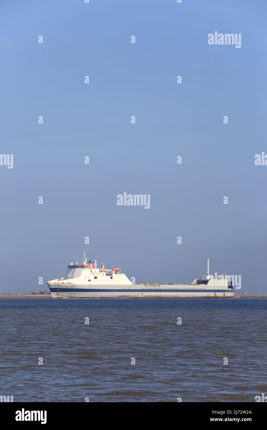 RO-RO (Roll On - Roll Off) navire de cargaison Somerset entrant dans le port de Harwich Essex Royaume-Uni Banque D'Images