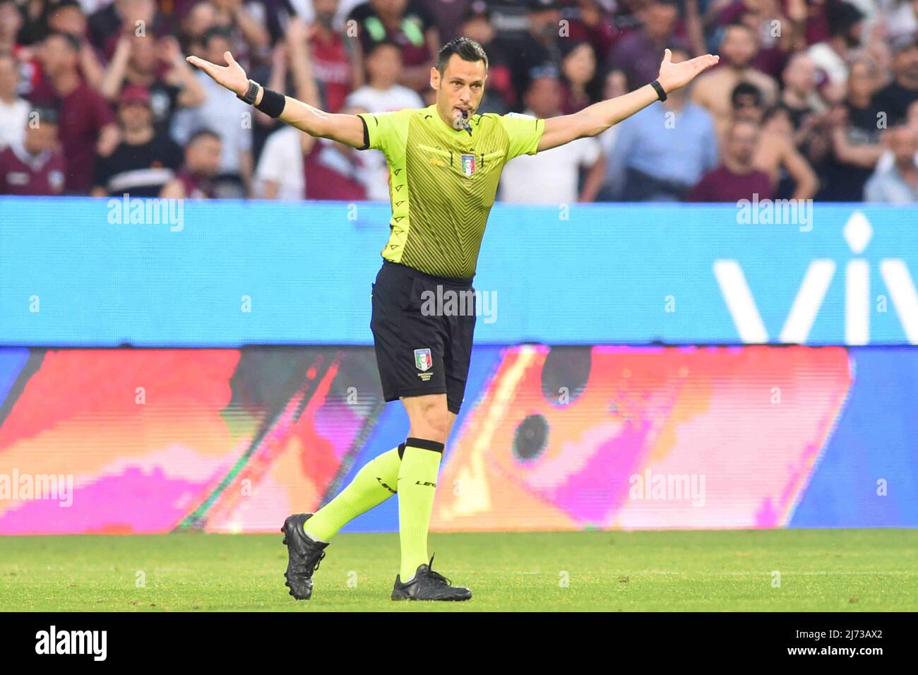 5 mai 2022, Salerne, Italie: Maurizio Mariani le directeur de course pendant la série A 2021/22 match entre les Etats-Unis . Salernitana 1919 et Venezia FC. Au stade Arechi (image de crédit : © Agostino Gemito/Pacific Press via ZUMA Press Wire) Banque D'Images