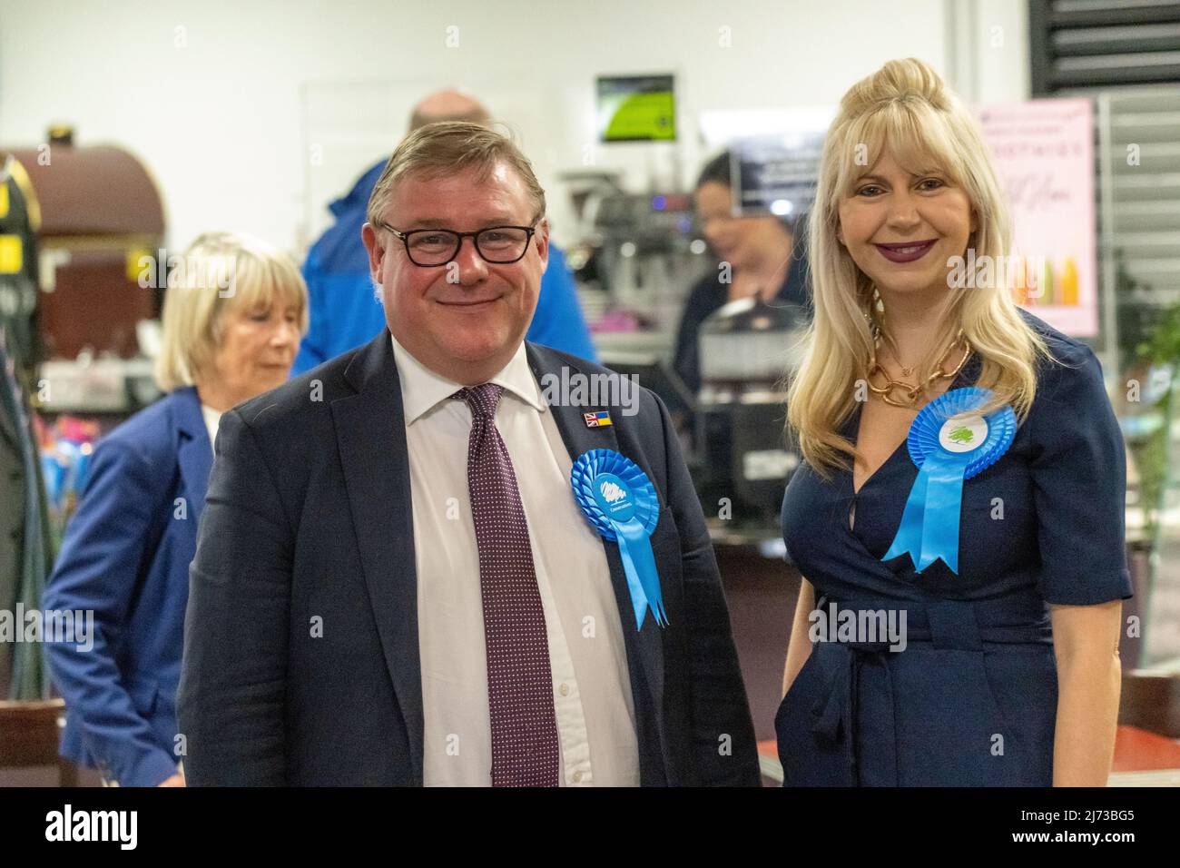 Brentwood Essex 5th mai 2022 nombre d'élections locales au Centre Brentwood, Brentwood Essex en photo Mark François, député et son associé conseiller Olivia Sanders son associé, crédit Ian DavidsonAlay Live News Banque D'Images