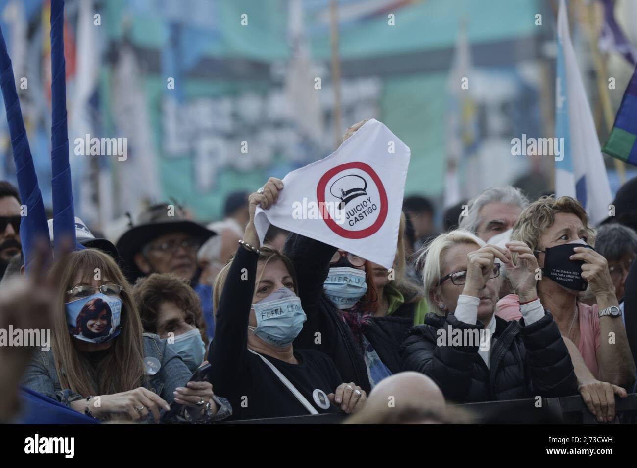 Buenos Aires, Argentine, 5th mai 2022. Différents groupes syndicaux, sociaux, politiques et de défense des droits de l'homme ont défilé devant la Cour pour demander la démission des membres de la Cour suprême de justice de la Nation. (Credit images: Esteban Osorio/Alay Live News) Banque D'Images