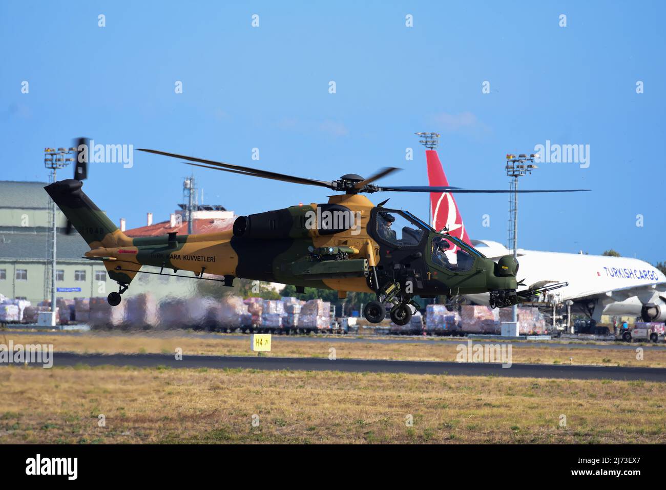TAI Agusta Westland T129 ATAK est un double moteur, siège tandem, multi-rôle, hélicoptère d'attaque tous temps, force armée turque . Spectacle aérien Teknofest 2021 Banque D'Images