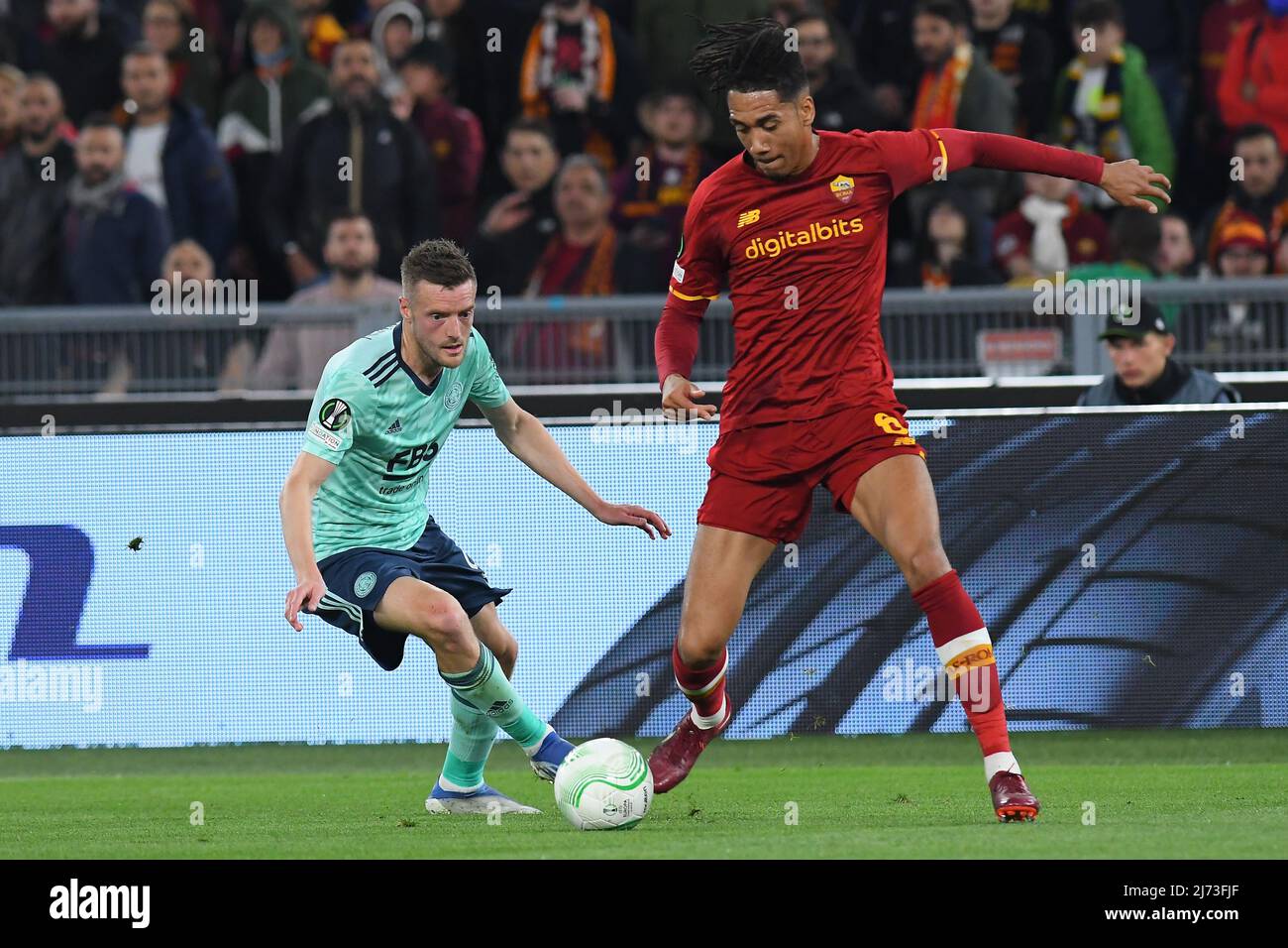 Rome, Italie , 05th mai 2022 de gauche à droite, Jamie Vardy de Leicester City Chris Smalling de AS Roma Pendant les demi-finales de football Conférence Ligue 2021-2022 Match Roma / Leicester Cityt crédit: Massimo Insabato / Alay Live News Banque D'Images