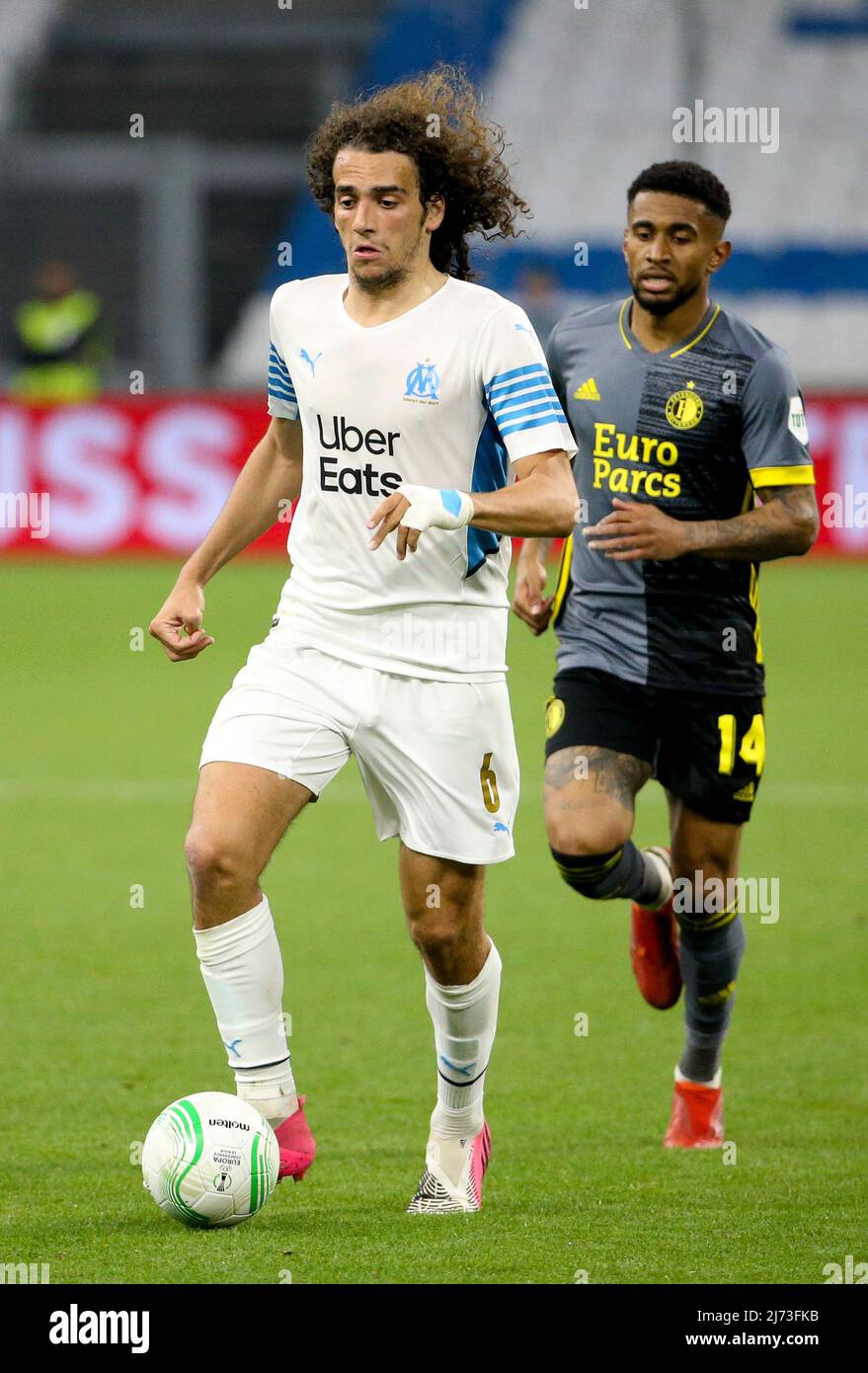 Matteo Guendouzi de Marseille, Reiss Nelson de Feyenoord lors de la semi-finale de la Ligue de la Conférence Europa de l'UEFA deuxième match de football entre l'Olympique de Marseille (OM) et Feyenoord Rotterdam le 5 mai 2022 au Stade vélodrome de Marseille, France - photo Jean Catuffe / DPPI Banque D'Images