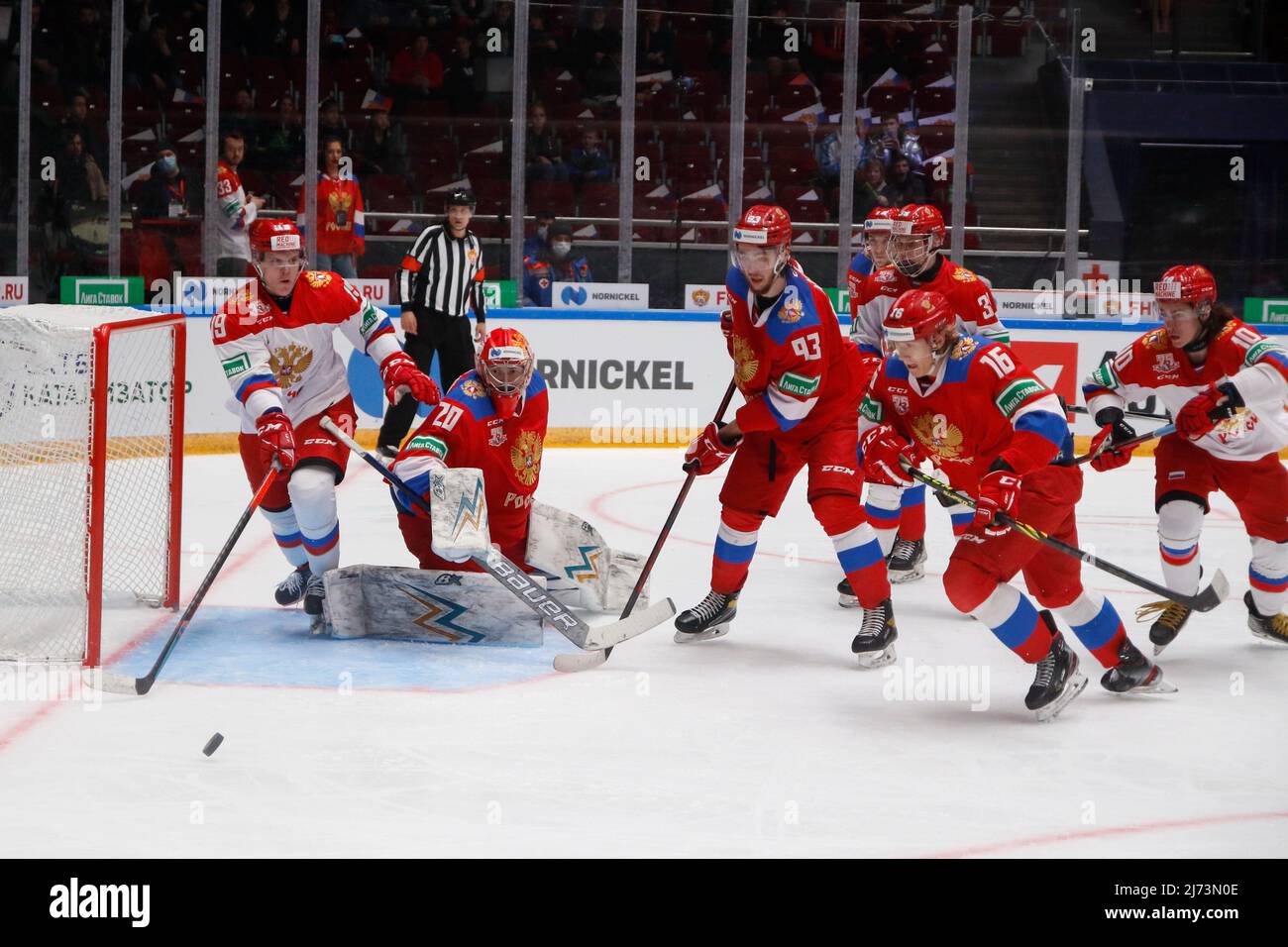 Daniil Misyul (No.93), Danil Alalykin (No.16) de Russie, Pavel Leuka (No.19) de Russie U20 vu en action pendant la coupe Liga Stavok Saint-Pétersbourg, tournoi de hockey entre la Russie et la Russie U20 à Jubilee Arena à Saint-Pétersbourg.(note finale; Russie 4:2 Russie U20). (Photo de Maksim Konstantinov / SOPA Images/Sipa USA) Banque D'Images