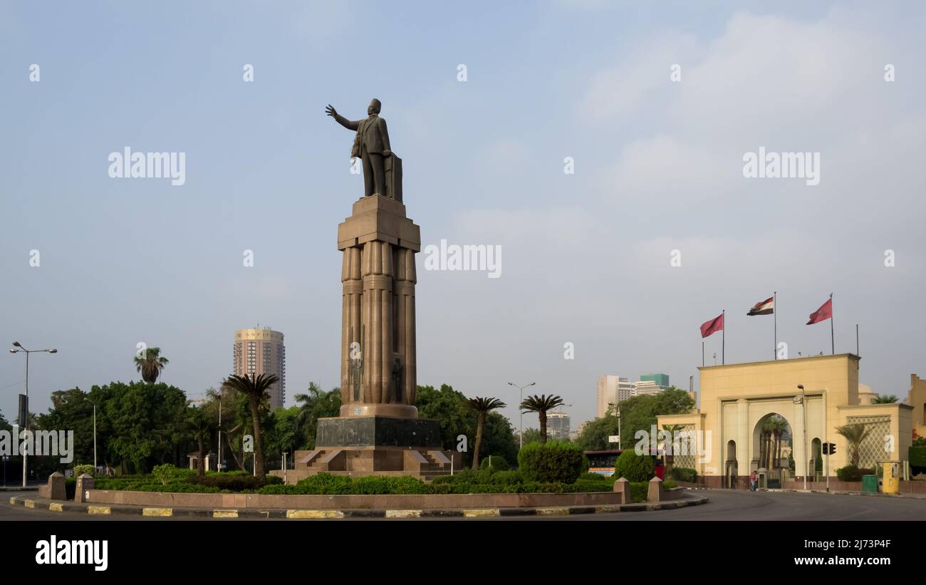 Détail architectural de la statue de Saad Zaghloul, un révolutionnaire égyptien et homme d'État, au complexe de l'Opéra du Caire sur l'île de Gezira Banque D'Images